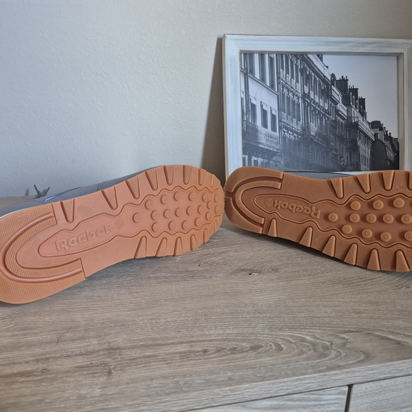 New Reebok Men's Classic Gray Sneakers - Picture 3 of 6